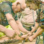 mensen helpen drum bouwen workshop